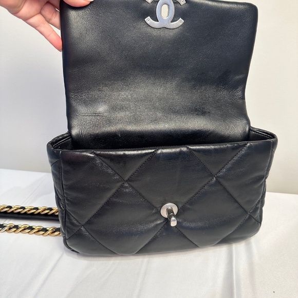 Chanel 19 Black in Small Microchipped - Picture 6 of 16